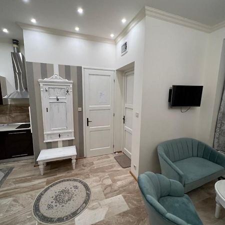 Kalitka Apartman Eger Esterno foto