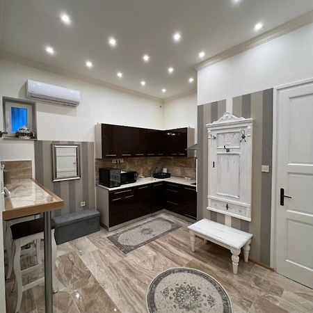 Kalitka Apartman Eger Esterno foto